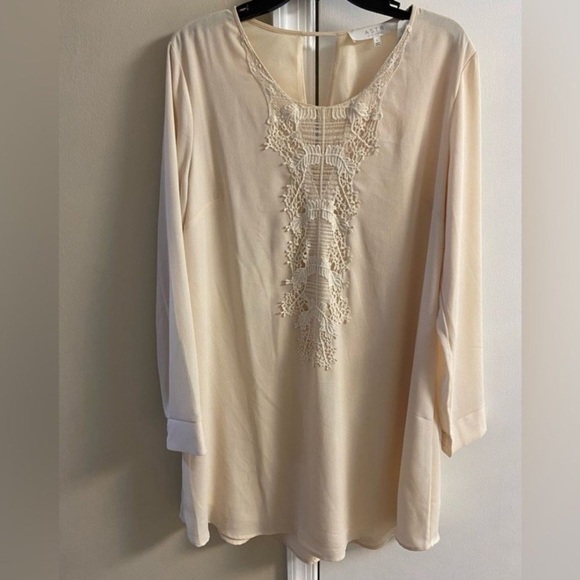 Astr Tops - Astr The Label Cream lace trim Tunic Top blouse Large NWT